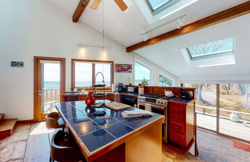 Tenants Harbor Casa | Oceanfront house on 3 acres with vast shoreline & amazing views - dog-friendly