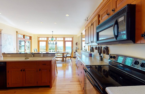 Spruce Head Casa | Oceanfront house with private dock, decks & amazing views - snowbird-friendly