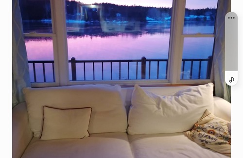 West Tremont Casa | Oceanfront house with a hot tub