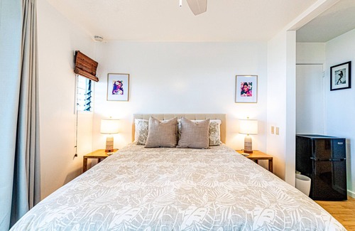 Kapoho Cama Y Desayuno | Oceanfront in Hilo Hale Kai Suites Heritage Room - Queen Bed, Private Bath