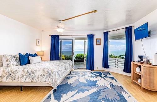 Kapoho Cama Y Desayuno | Oceanfront in Hilo Hale Kai Suites - Moana Room - King Bed, Private Bathroom