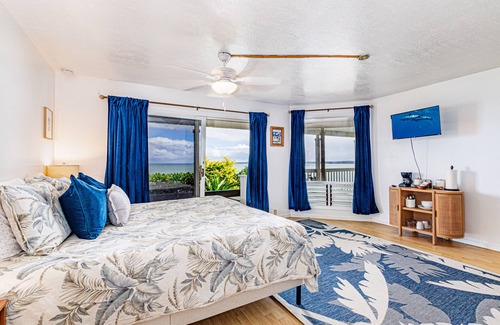 Kapoho Cama Y Desayuno | Oceanfront in Hilo Hale Kai Suites - Moana Room - King Bed, Private Bathroom