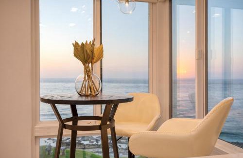 Village of La Jolla Apartamento | Oceanfront in La Jolla Steps to Beach Shops Dining Dawn Patrol by AvantStay