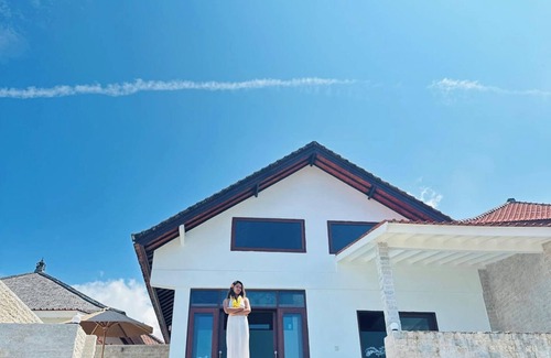 Candi Dasa Villa | Oceanfront | Infinity Pool | Luxury 3 BDRM
