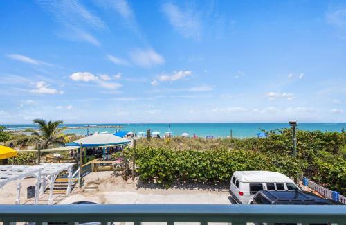 Fort Pierce Hotel | Oceanfront Inn Room #18- Ocean View Balcony