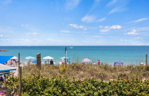Fort Pierce Hotel | Oceanfront Inn Room #18- Ocean View Balcony
