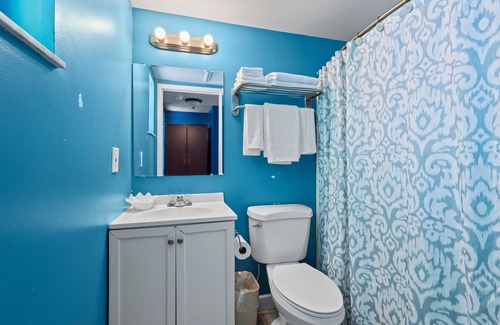 Fort Pierce Hotel | Oceanfront Inn Room #19- Ocean View Balcony, King Bed