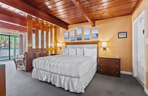 Fort Pierce Hotel | Oceanfront Inn Suite #6- King Bed