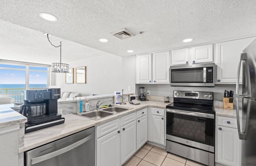Atlantic Beach Condominio | Oceanfront - King Bed - 2br - 2ba - Kitchen - W&D