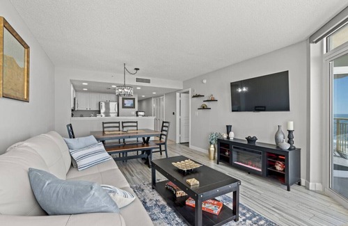 Atlantic Beach Condominio | Oceanfront - King Bed - 2br - 2ba - Kitchen - W&D