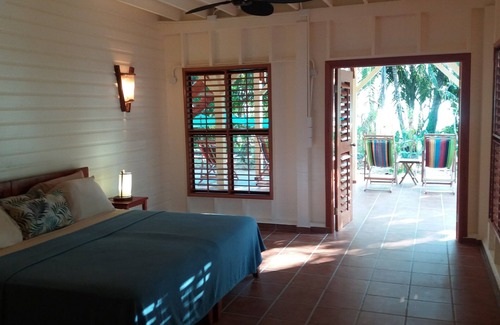 Bocas del Toro Cama Y Desayuno | La Playa Casita at Bluff Beach Retreat en Bocas