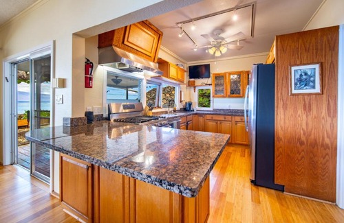 Historic Lahaina Front Street Casa | Oceanfront Lahaina Front Street Private Home