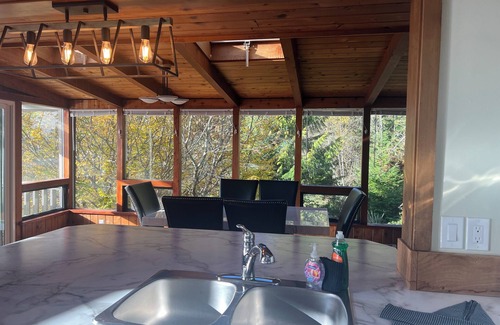 Juan de Fuca Electoral Area Cabina | Oceanfront Lodge; your private, family-friendly retreat in the trees