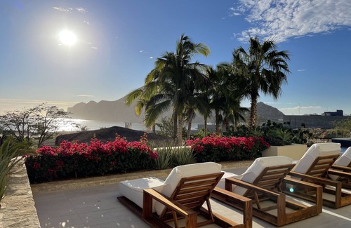 El Médano Ejidal Villa | Oceanfront Luxury Escape, Breathtaking Views. Private Pool & Jacuzzi