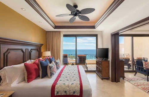 Marina Complejo | Oceanfront Luxury at Gorgeous 5-Star Cabo San Lucas Resort