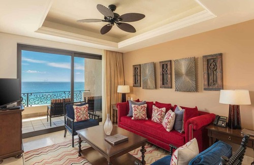 Marina Complejo | Oceanfront Luxury at Gorgeous 5-Star Cabo San Lucas Resort