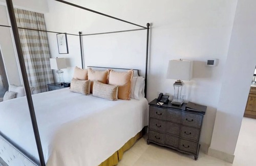 Los Cabos Complejo | Oceanfront Luxurious 4 BDRM PH Suite at Golf and Spa Resort in Cabo San Lucas