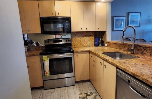 Surfside Condominio | Oceanfront Luxury 2/2 With Views, Free Valet, Pool, Dogs Ok