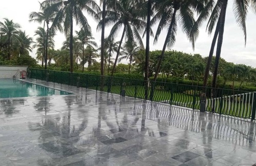 Surfside Condominio | Oceanfront Luxury 2/2 With Views, Free Valet, Pool, Dogs Ok