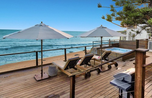 Eastern Malibu Casa | Oceanfront Malibu home