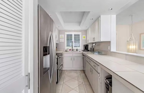 Bokeelia Casa | Oceanfront Multi-Family Retreat / 4 Bed, 4.5 Bath / 2 Fully Equipped Kitchens!