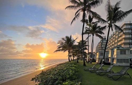 Punaluu Casa | Oceanfront Oasis - Calm Beach - Pool - AC