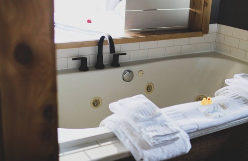 Long Beach Hotel | Oceanfront Oasis: Long Beach Retreat Near Discovery Trail! Pets Allowed, Pool.