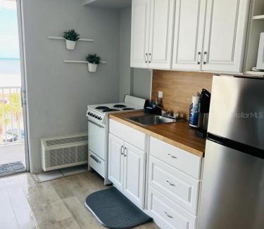 Bostwick Park Apartamento | Oceanfront Oasis