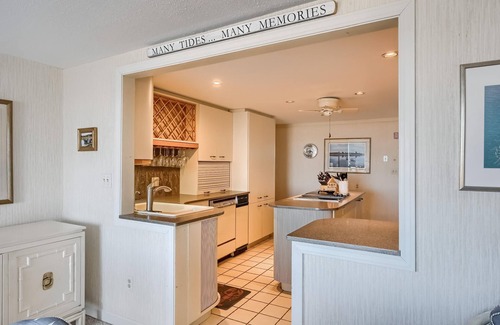 Barnstable Casa | Oceanfront on Sunset Lane - Clean & Spacious with Central AC!