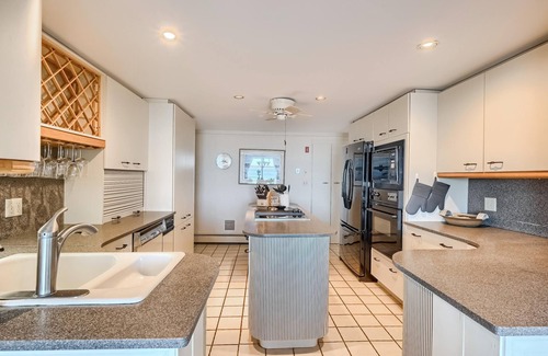Barnstable Casa | Oceanfront on Sunset Lane - Clean & Spacious with Central AC!