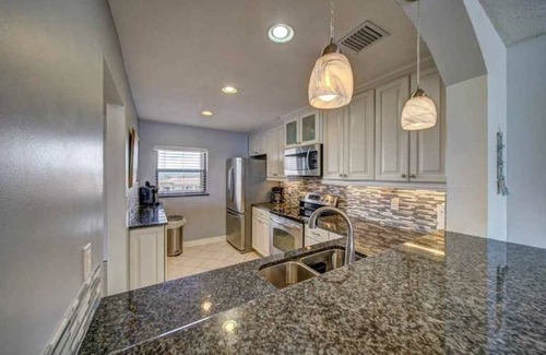 Hutchinson Island South Condominio | Oceanfront Paradise, with both Ocean and River Views