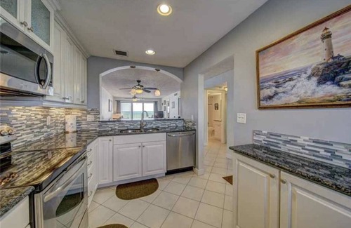 Hutchinson Island South Condominio | Oceanfront Paradise, with both Ocean and River Views