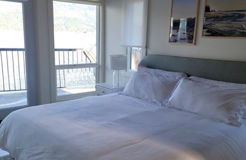 Cowichan Bay Cabaña | Oceanfront Paradise with Hot Tub