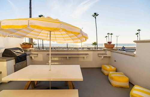 Newport Beach Casa | Oceanfront Pier Upper Beach House