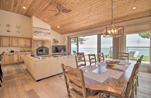Point Arena Casa | Oceanfront Point Arena House with Lovely Deck!