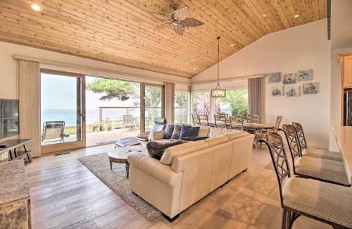 Point Arena Casa | Oceanfront Point Arena House with Lovely Deck!