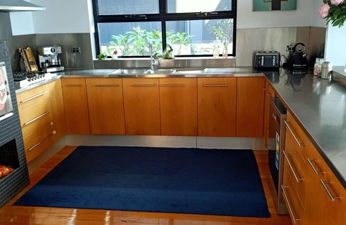 Port Kembla Casa | OCEANFRONT, PORT KEMBLA - Sleeps 10 - 4 Bedrooms - + Foldout - Great Views