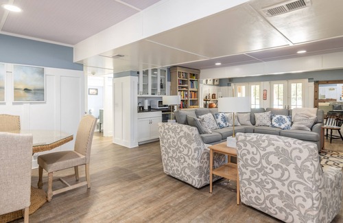 Beach Lagoon Casa | OCEANFRONT Retreat w Stunning Setback, Gourmet Kitchen, Private Pool, Hot Tub, Screened Patio, Grill