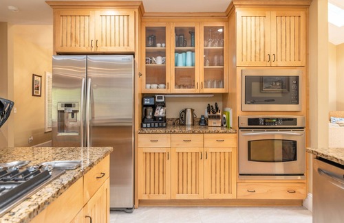 Beach Lagoon Casa | OCEANFRONT Retreat w Stunning Setback, Gourmet Kitchen, Private Pool, Hot Tub, Screened Patio, Grill