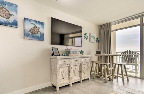 Crescent Beach Apartamento | Oceanfront Resort Condo in North Myrtle Beach