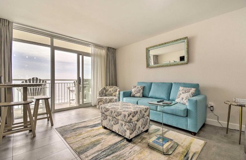 Crescent Beach Apartamento | Oceanfront Resort Condo in North Myrtle Beach