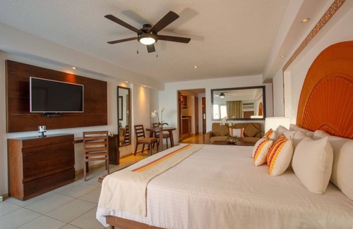 Zona sur Hotel | Oceanfront Resort w/ Scenic Pools & Easy Beach Access, Ideal for Romantic Stay