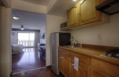 Zona sur Hotel | Oceanfront Resort w/ Scenic Pools & Easy Beach Access, Ideal for Romantic Stay