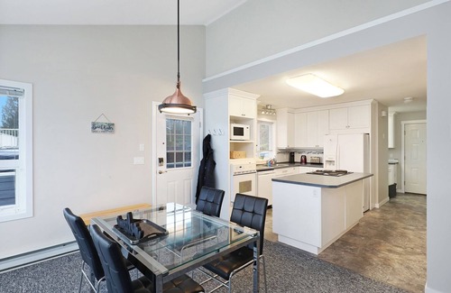 Buckley Bay Casa | Oceanfront Retreat in Buckley Bay