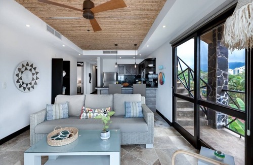 Barrio Los Villalobos Casa | Oceanfront Rooftop Bahia Encantada Jaco L3
