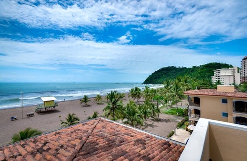 Barrio Los Villalobos Casa | Oceanfront Rooftop Bahia Encantada Jaco L3