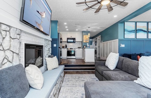 Emerald Isle Condominio | Oceanfront, Stunning Contemporary Condo,1st Floor, Recently Remodeled