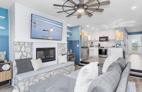 Emerald Isle Condominio | Oceanfront, Stunning Contemporary Condo,1st Floor, Recently Remodeled