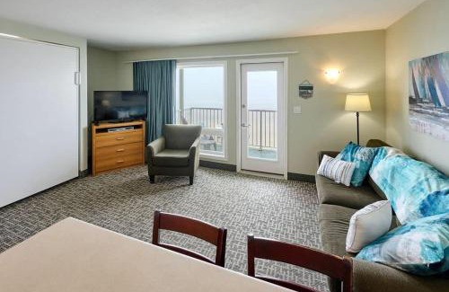Lincoln City Casa | Oceanfront Suite - Sleeps 6 - Beach Access & Full Kitchen