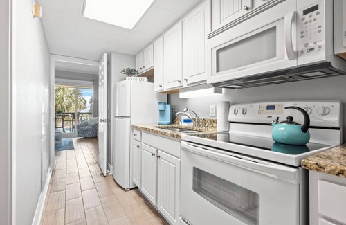 Litchfield by the Sea Condominio | OCEANFRONT: The Seabatical Suite at Bridgewater Resort / Litchfield By The Sea